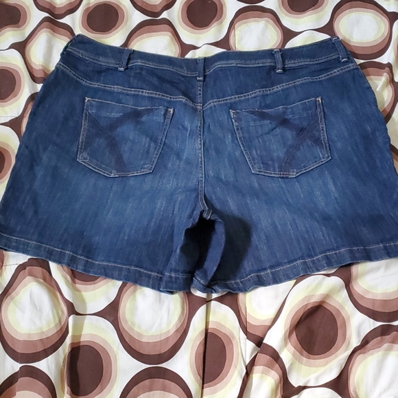 Women blue Lane Bryant Blue Jean shorts size 26 - Picture 3 of 3